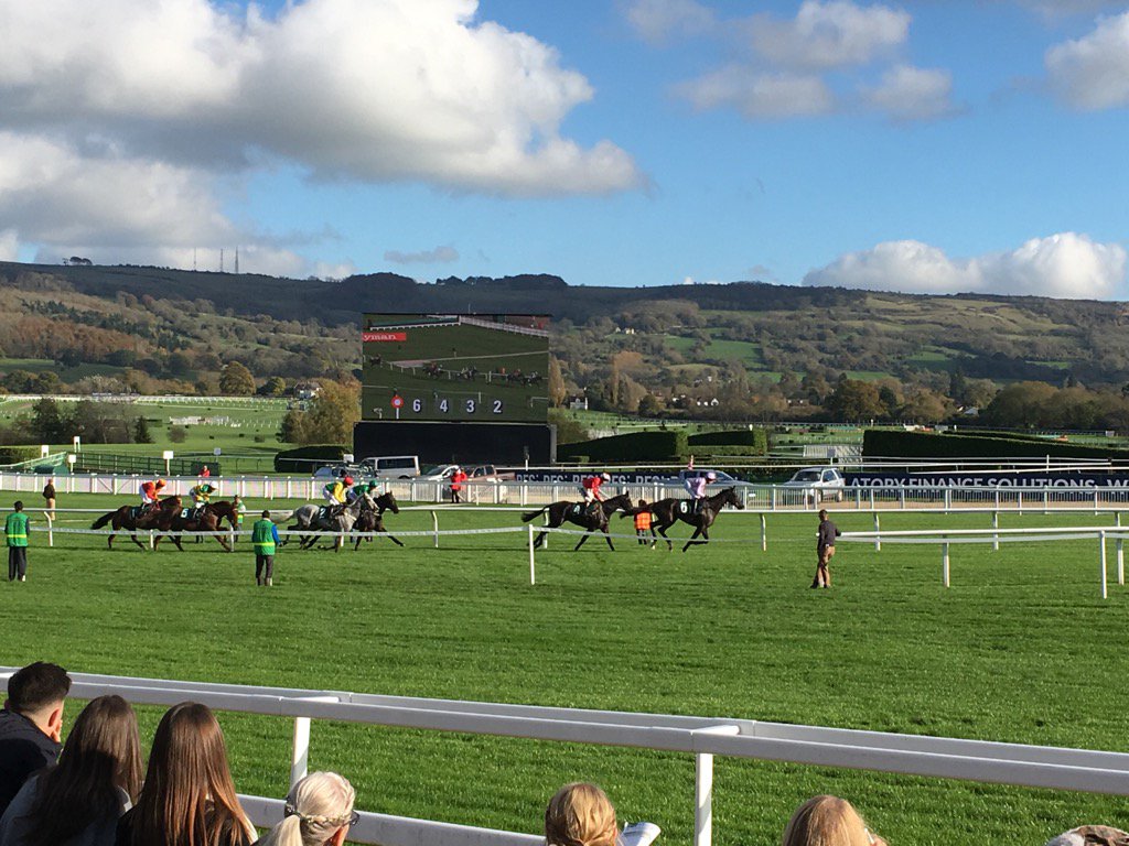 As <a href="/CheltenhamRaces/">CheltenhamRacecourse</a> 2017/18 gets underway, a reminder of new #concussion #JockeyMatters 🎥youtu.be/lr6i8P4csO0