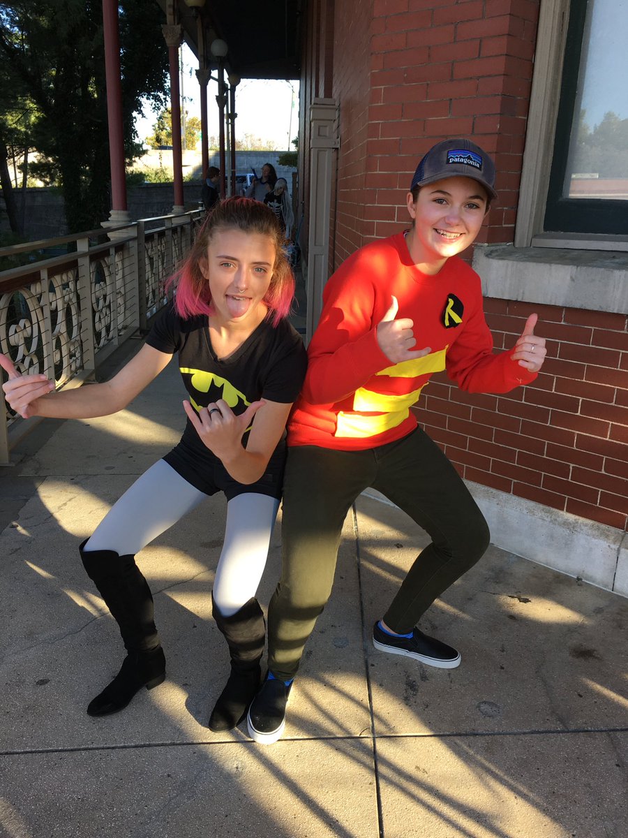 xalmostxx's tweet photo. Well we are not scary for Freaky Friday but we just are not scary people #LnSpirit17 🦇🐦 https://t.co/GNQcPVxvKT