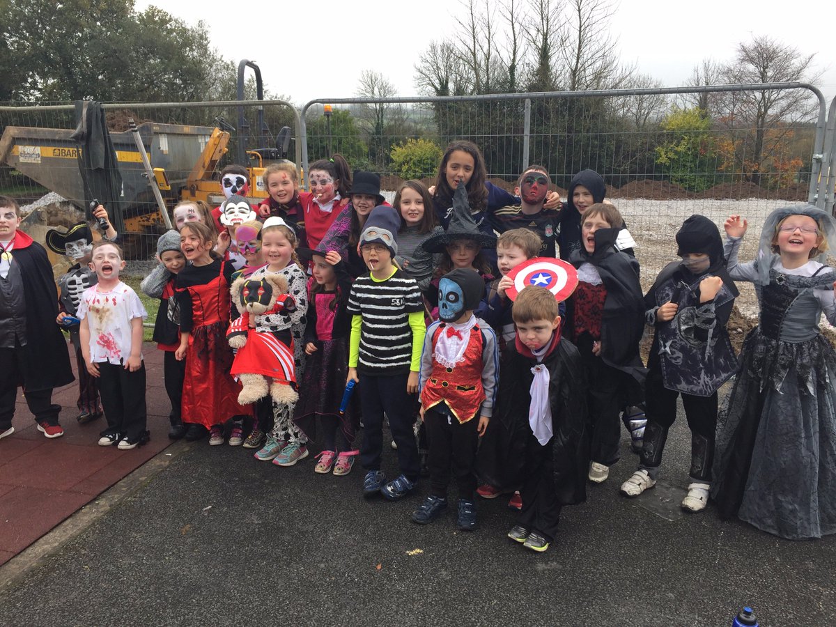 ClooncaghNs's tweet photo. Happy Hallowe'en everyone! https://t.co/s9GFy72J7A