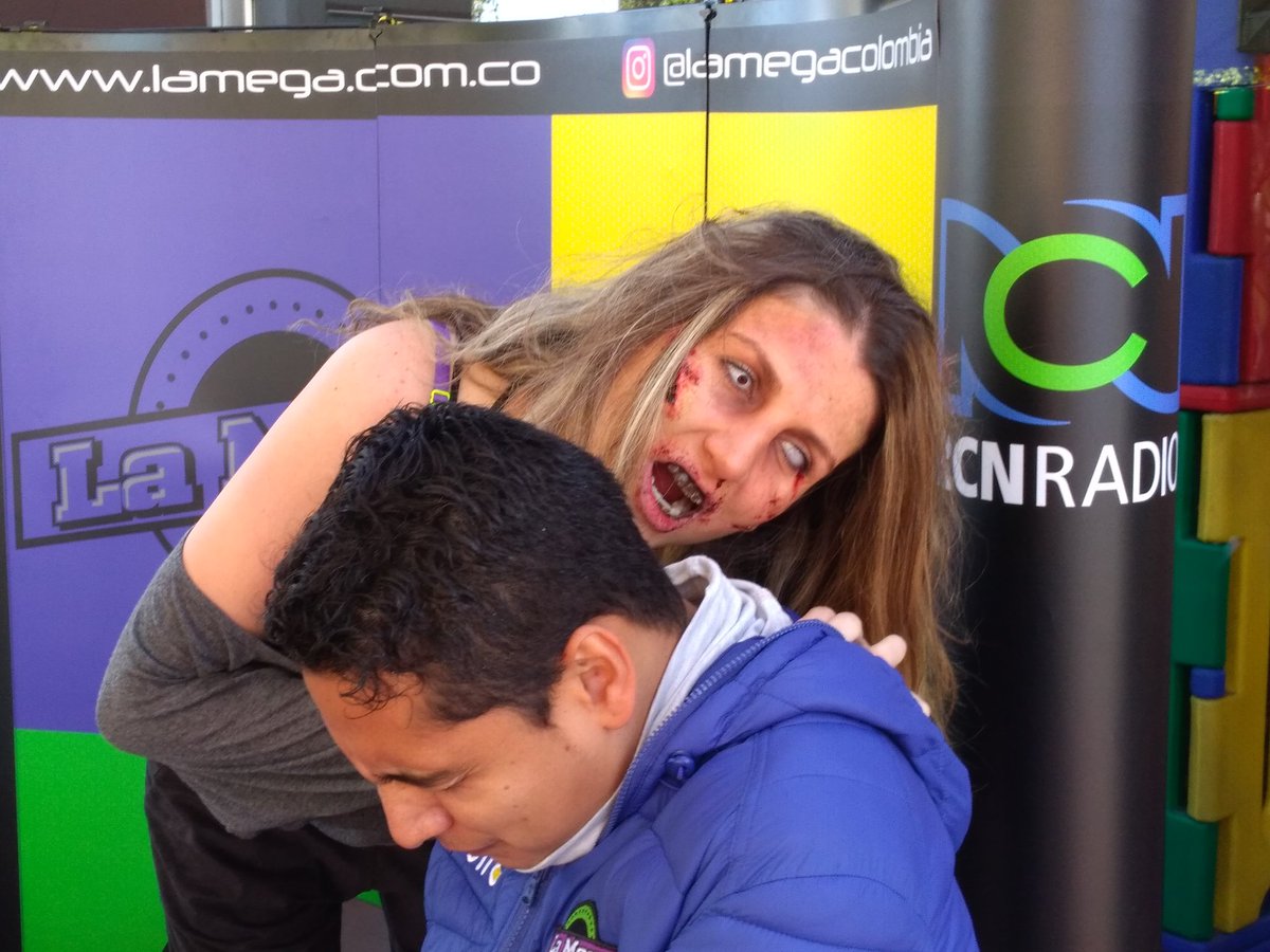 SZ_Colombia's tweet photo. @carocarreta contagiando a @CarlosMiraCM en #ElMananero de @LaMega
@CaritoAgudelo y @santiagocorreal con el apoyo de @LCIBogota #szcolombia https://t.co/tW8CtmNJDy