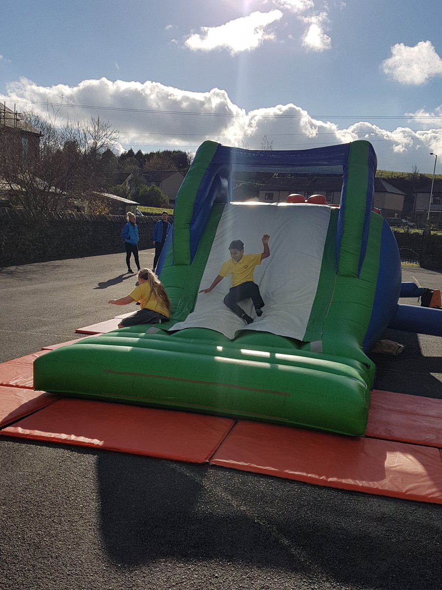 class4stonefold's tweet image. Today we had a special treat. Here are some of class 4 enjoying the bouncy course.