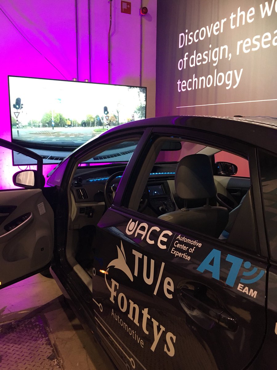 Led lights informeren over objecten buiten auto’s. Rijder beslist of hij de auto overneemt of autonoom laat rijden #DDW #Mobilitymovez