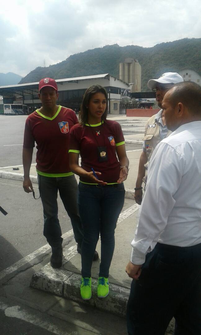 cmdnapc's tweet photo. Operativo relámpago con #PoliNacional y personal del @terminalpc en zona de descarga de pasajeros de este terminal para evitar que ingresen niños sin sus padres al Municipio, #PrevencionPrimero #PorAmorALosNiños https://t.co/A2ZaWfLydE