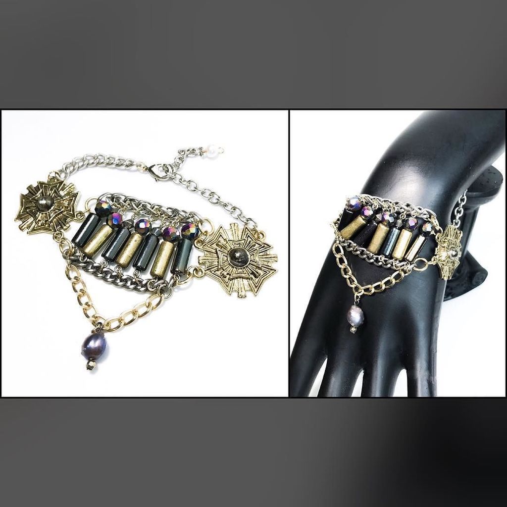 MERRYhoppingZOO's tweet photo. monochrome emblems
#bracelet #emblem #goldblack 
#shellstone

#MERRYhoppingZOO https://t.co/jji6EOYqJz https://t.co/jqEfSpF46O