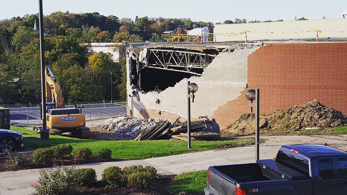 RMU's tweet photo. 🚧🚜👷🏼Sewall Center comes down to make way for the UPMC Events Center. 🏀🏐🎤 https://t.co/DgexCApm0g https://t.co/bXrH523QcH