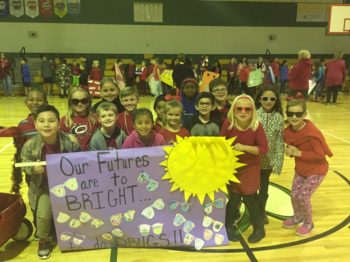 Our futures are to BRIGHT to do drugs! 2nd grade is ready for the Red Ribbon Parade! <a href="/PineLevelES/">PineLevelES</a> #PLE2nd
