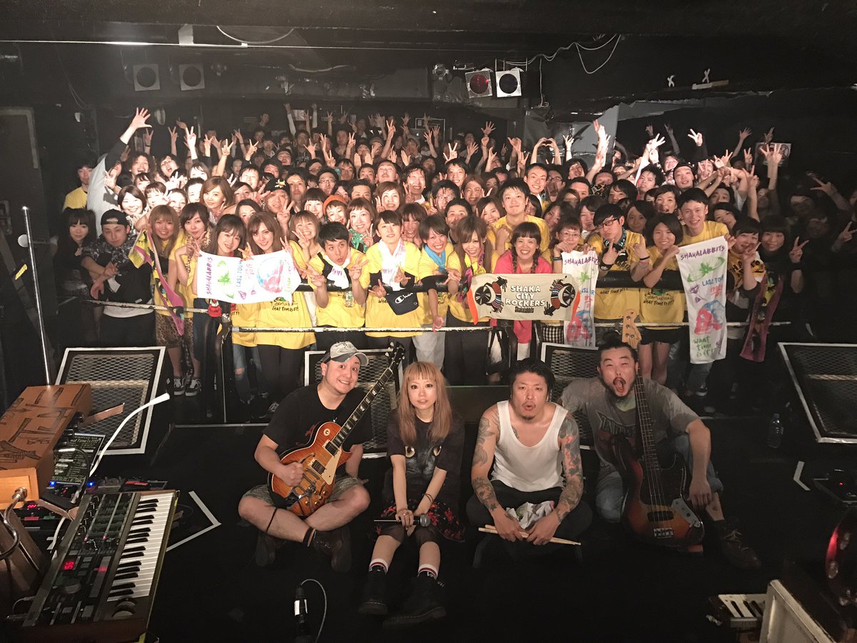 ShakaOfficial's tweet photo. 1999-2017 LAST TOUR 新潟・GOLDEN PIGS公演にお集まり頂いた皆様ありがとうございました🎪笑顔と興奮が入り混じった最高の空間🎉次は明日。HEAVEN'S ROCK Utsunomiyaでお会いしましょう☆
#SHAKALABBITS #シャカラビラスト https://t.co/qxmDEgXC3J
