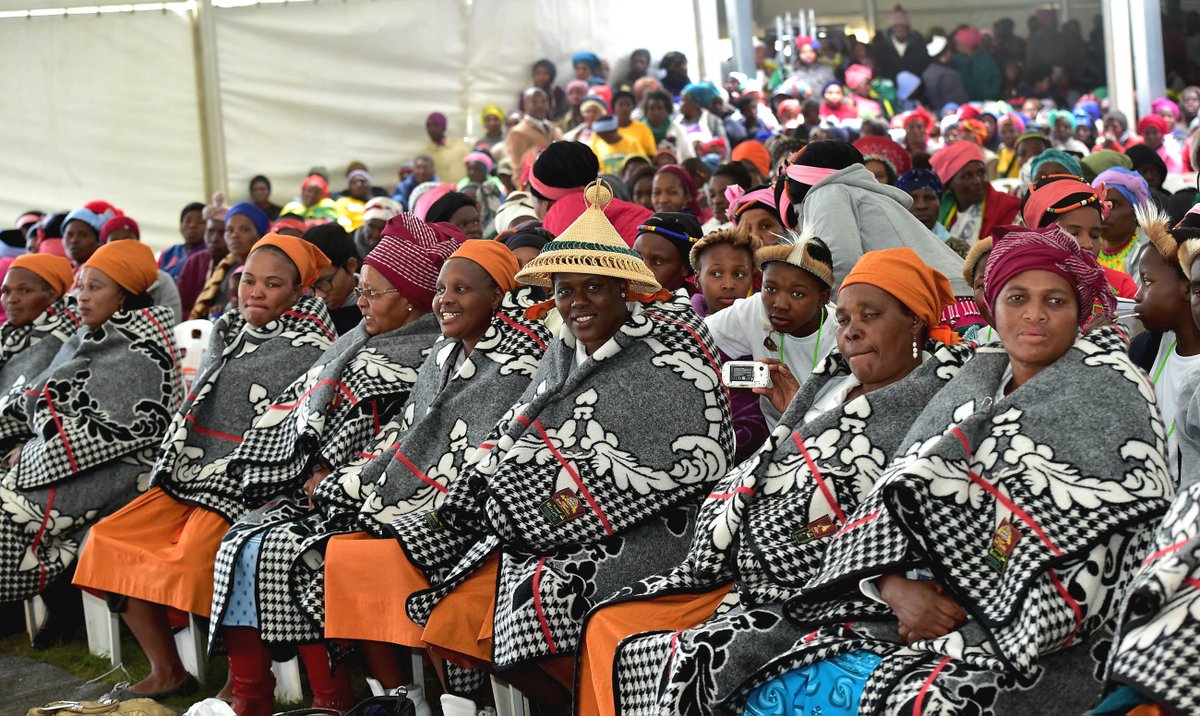 SAgovnews's tweet photo. Young, old, government ministers and members of the community all came out to celebrate the legacy of Oliver Tambo in Nkantolo today #ORT100 https://t.co/Om99jwGc0A