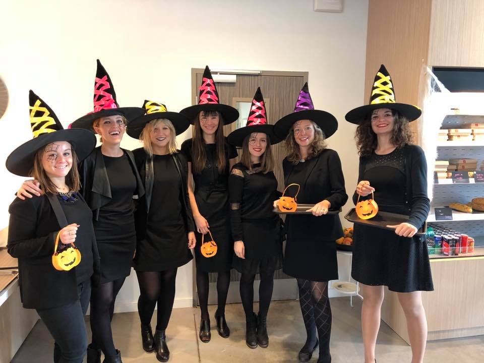 midietdemi44's tweet photo. Quand les clients décident de participer à #Halloween2017 @midietdemi44 #tainlhermitage ! Cela devient une #fidélisation #envoûtante ! https://t.co/R78BVK88oX