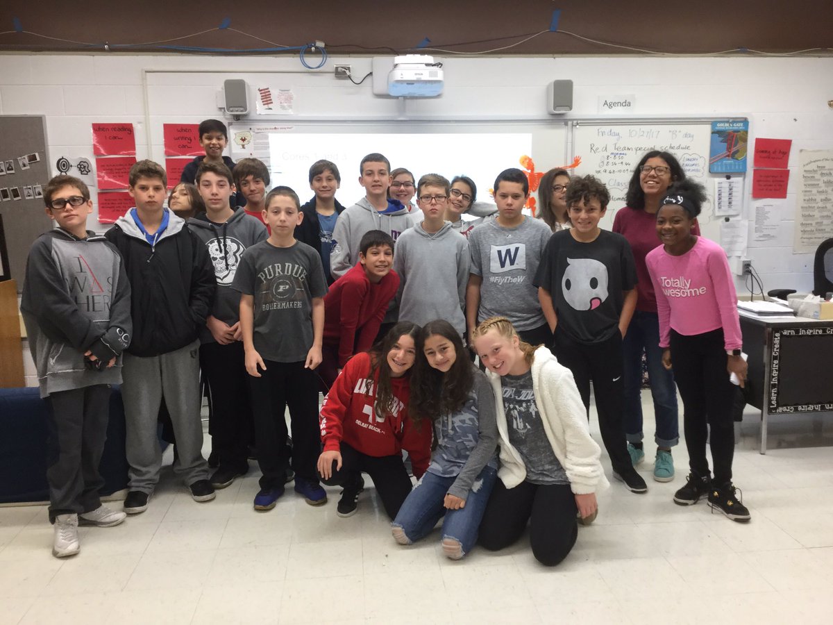 CameronClasses's tweet photo. Special events specialist organized 10 minute team building! #camcore1 #engagesms @109Shepard https://t.co/amG2xYmENh