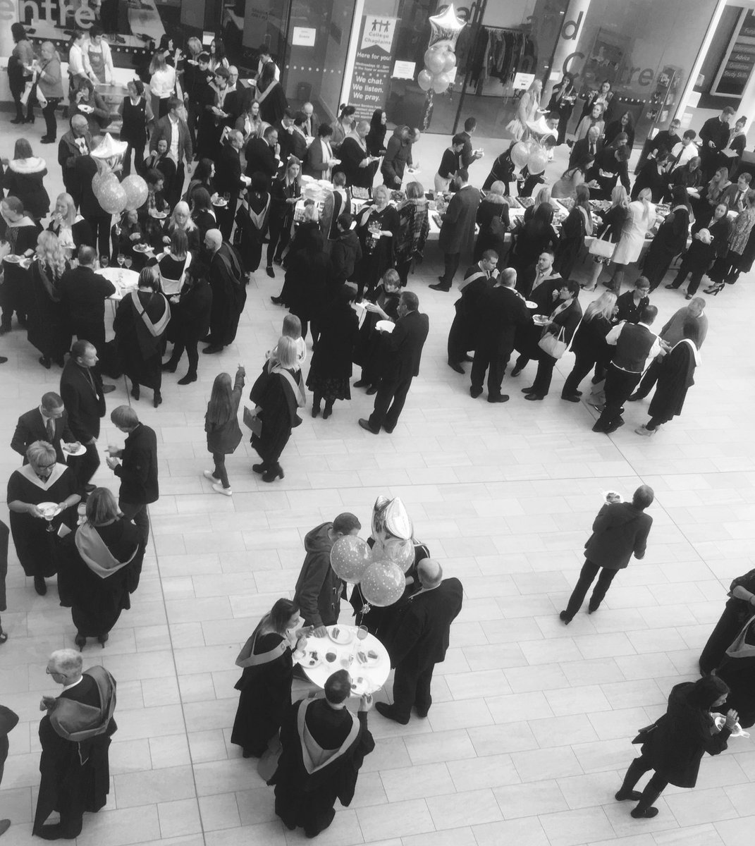 shonadalling's tweet photo. @AyrshireColl πβοΈ Graduation Day βοΈπ
Congrats to all the students graduating from Ayrshire College, Kilmarnock Campus today πβοΈπ€ #Grads2017 https://t.co/nvD6gUiQRD