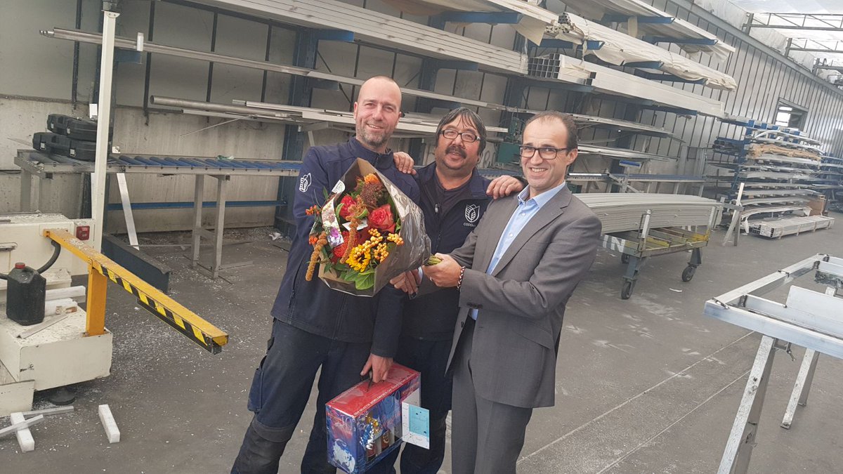 Wevab_Codema's tweet photo. Directie en collega's feliciteren Igor omdat hij vandaag precies 25 jaar bij ons in dienst is! @Codemasystems https://t.co/BLCjb8xjgI
