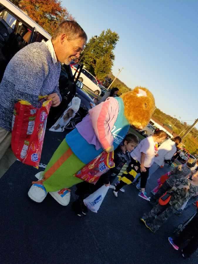 JChamstar's tweet photo. Had a great time at Trunk or Treat last night! https://t.co/pztwMIeT93