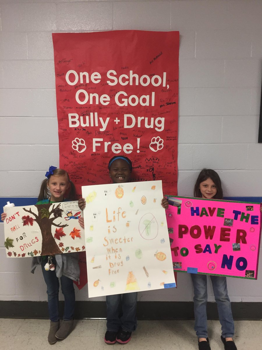 bescounseling's tweet photo. 2nd grade winners for our #RedRibbonWeek poster contest are:
1st place - Abby Love; 2nd place - Sophia Ervin; 3rd place - Madi Schmidt https://t.co/5S4L6lCzIK