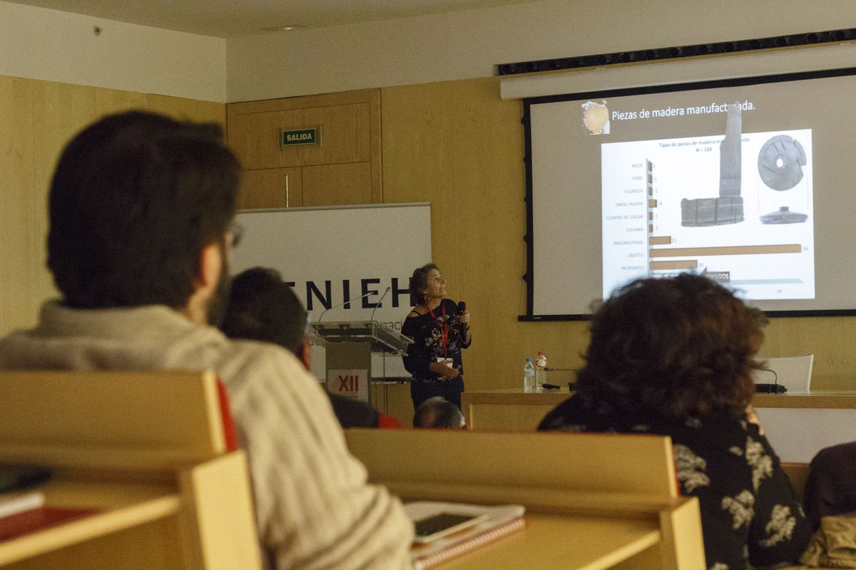 CiaXII's tweet photo. ¿Cómo son y qué importancia tienen los mangos y maderas en el mundo Ibérico?Ernestina Badal García lo expone en el #CIA2017 https://t.co/oXD1jWwVxL