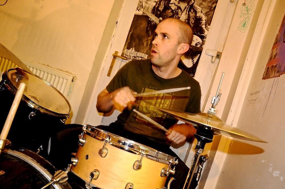 sexyweirdos's tweet photo. Our man Matthew Osborne banging the drums. Photo by Kat Bennett. #moseley #Birmingham #europeanenglish https://t.co/faC4JwYf1D