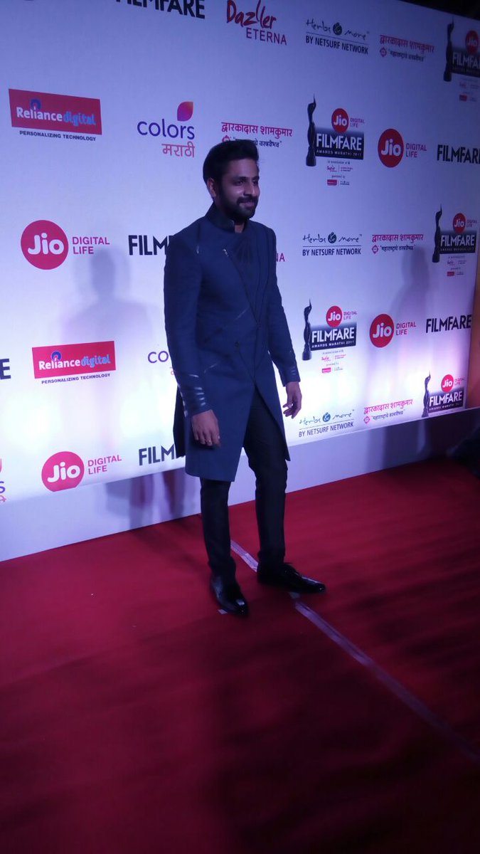 etimes's tweet photo. The handsome @vaibbhavt and the ravishing @tejaswini_tweet have also arrived at #JioFilmfareAwards (Marathi) https://t.co/fivfhJCzm8