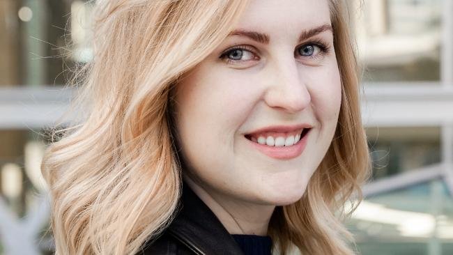Smith1Kaylee's tweet photo. Former Assistant On Hollywood’s Worst Men … : https://t.co/jhNouNROH8 .,,,, https://t.co/YTBVBHv4yr