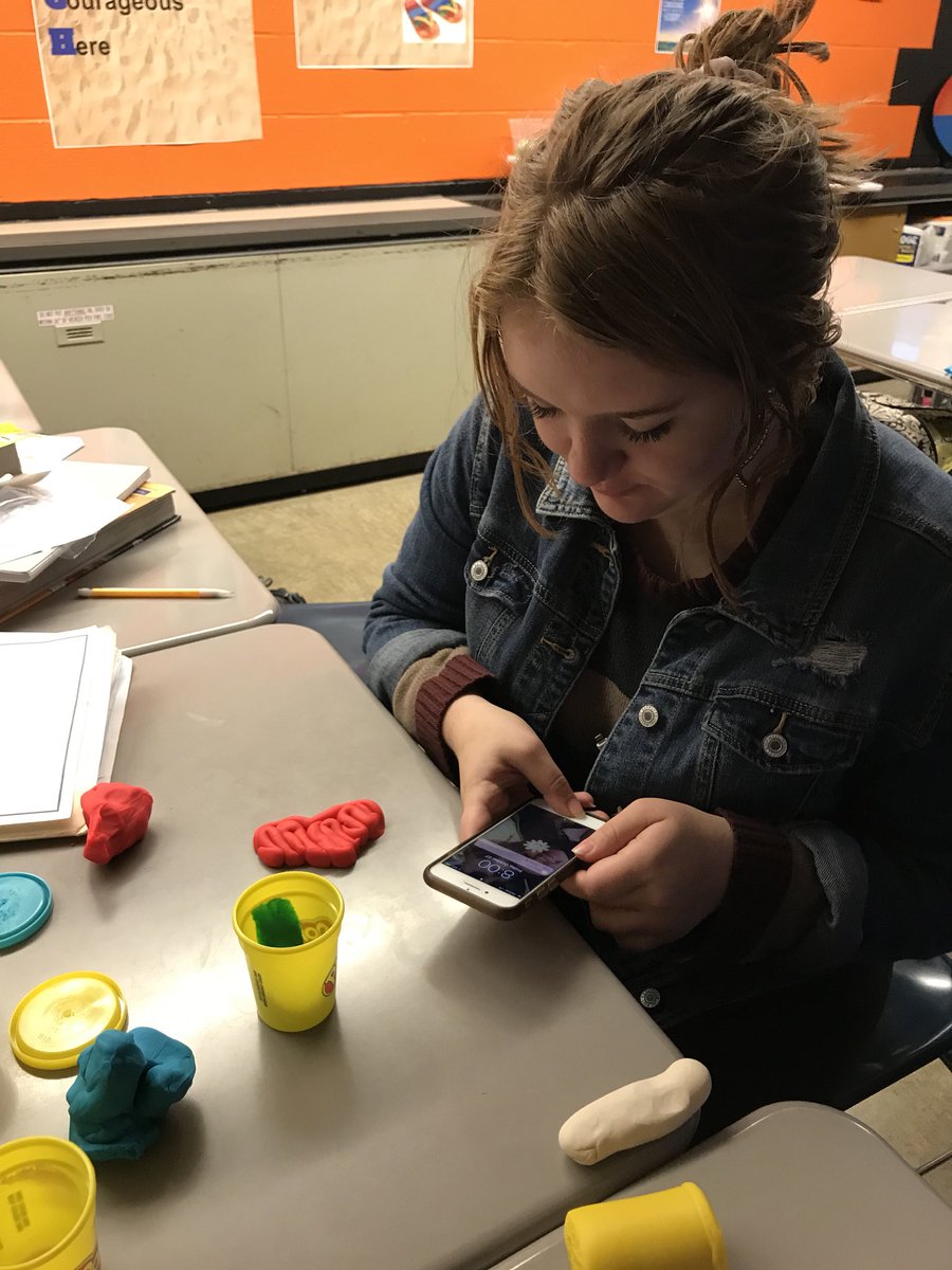 GymskinCoach's tweet photo. @FHSD @Meghan_Lawson Students working at THEIR pace on several challenges. All devoted to learning about the brain! #BrainSmarts #PsychClass #StudentCentered https://t.co/TRM4a9pFgO