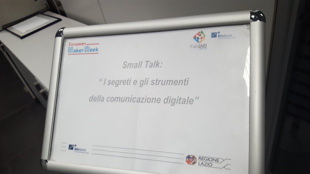 Spazi_Attivi's tweet photo. I segreti della comunicazione #digitale con @BytekMarketing nel corso dell'European Maker Week nello #SpazioAttivo Roma Casilina #EMWeek17 https://t.co/LYrcKUOtUS