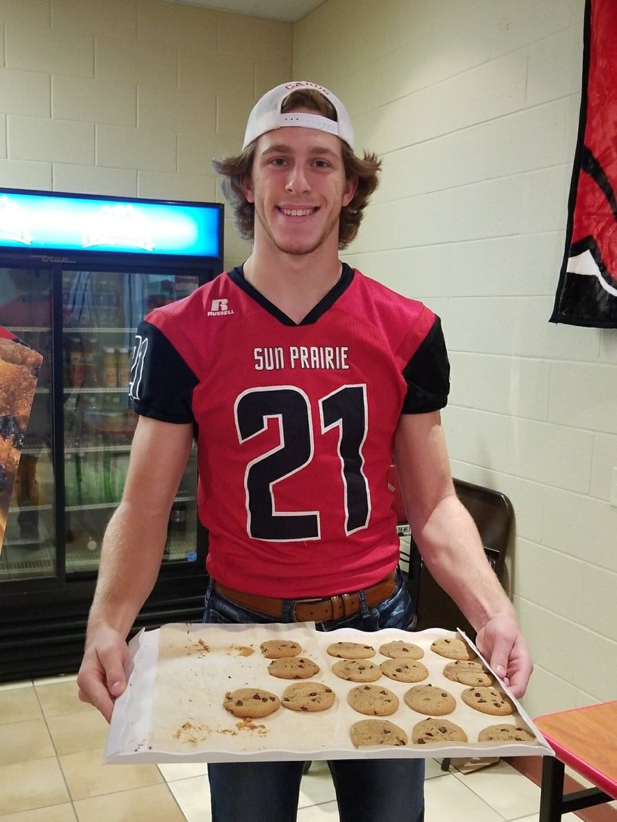 SPRedZone's tweet photo. Marty is taking advantage of our 3 for $1 cookie deal &amp; you should too!! https://t.co/t4ZZoGCqRN