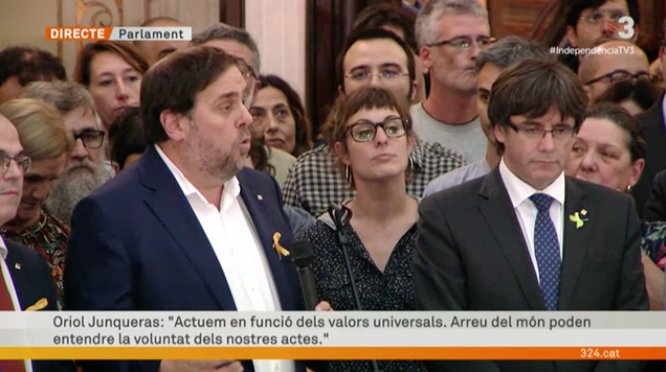 JuntsPelSi's tweet photo. .@junqueras: "Apel·lem a tothom a participar al procés constituent de la nova República" #HolaRepúblicaCatalana https://t.co/qm9xqihkEJ