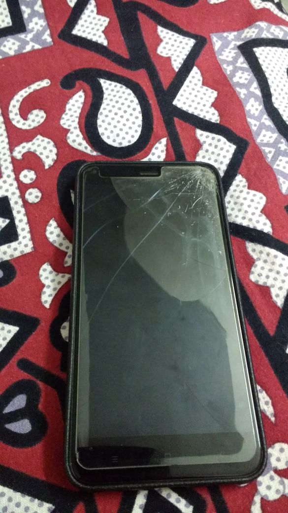 ManuJain3108's tweet image. @RedmiIndia 
Bought redmi 4 a few months back, but the screen got cracked while charging.The phone is under warranty. #redmi #mihelp