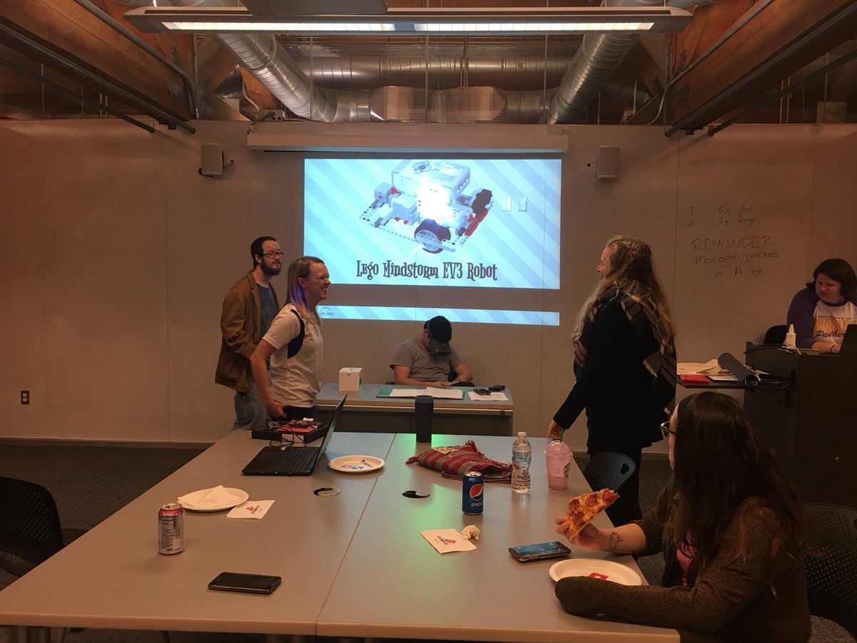 UNI_WiC's tweet photo. We had a great Hands on Tech Night! #UNIWiC https://t.co/Z7NMlJaeJn