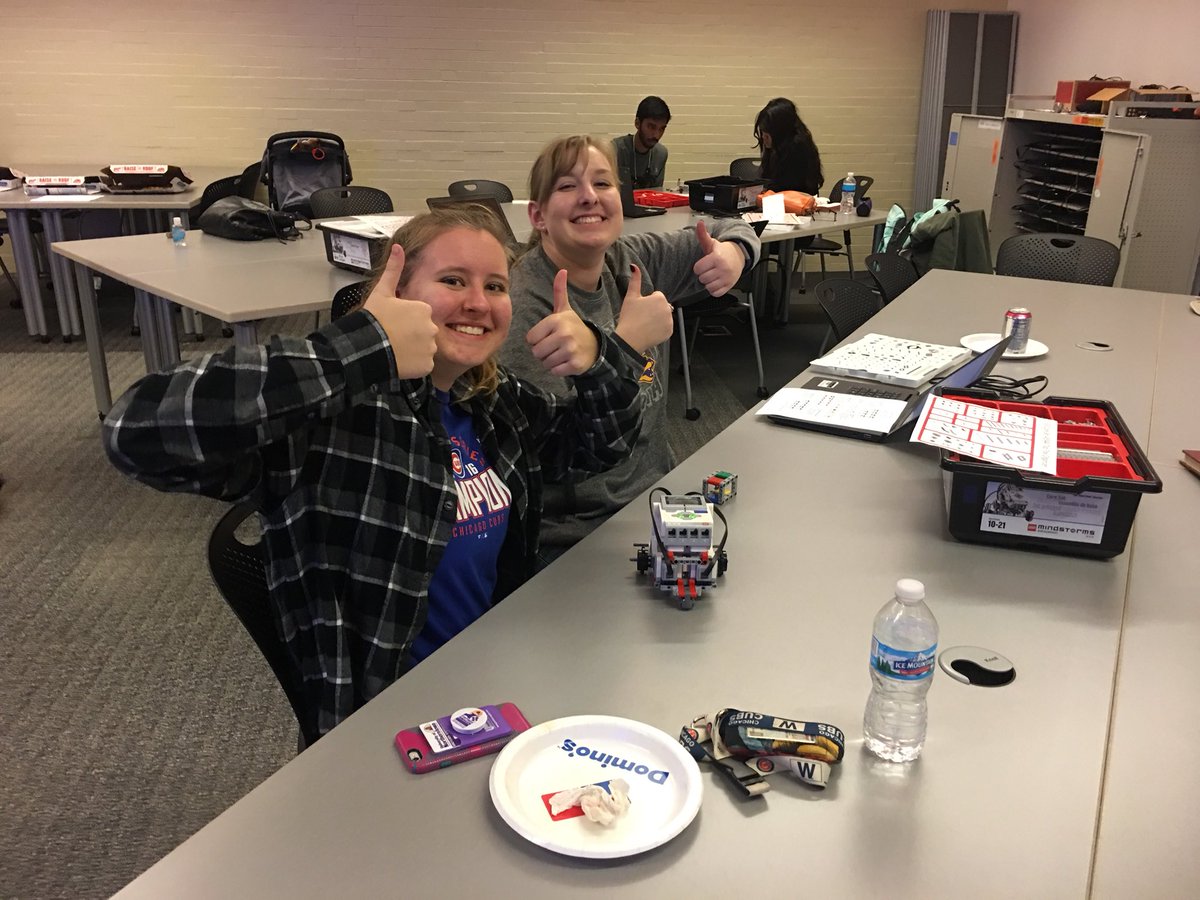 UNI_WiC's tweet photo. We had a great Hands on Tech Night! #UNIWiC https://t.co/Z7NMlJaeJn