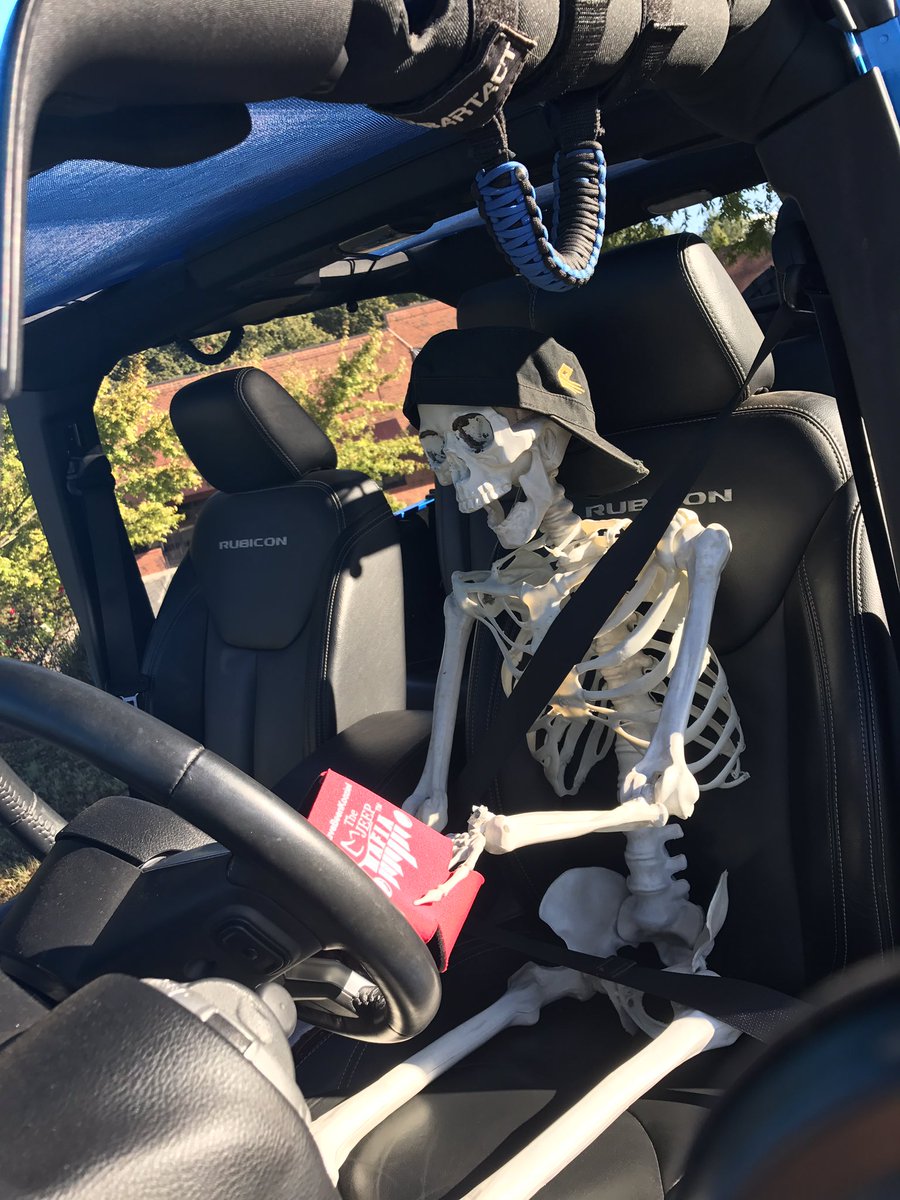 liberated4x4's tweet photo. Crazy Willy is on the loose and looking for someone to koozie this morning!! 🎃👻@THEJeepMafia #getkoozied #getliberated #tgif 👋🏻 https://t.co/FRUiZaAnzv