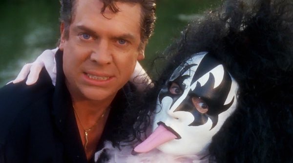 The perfect couples costume for Halloween this year 🎃