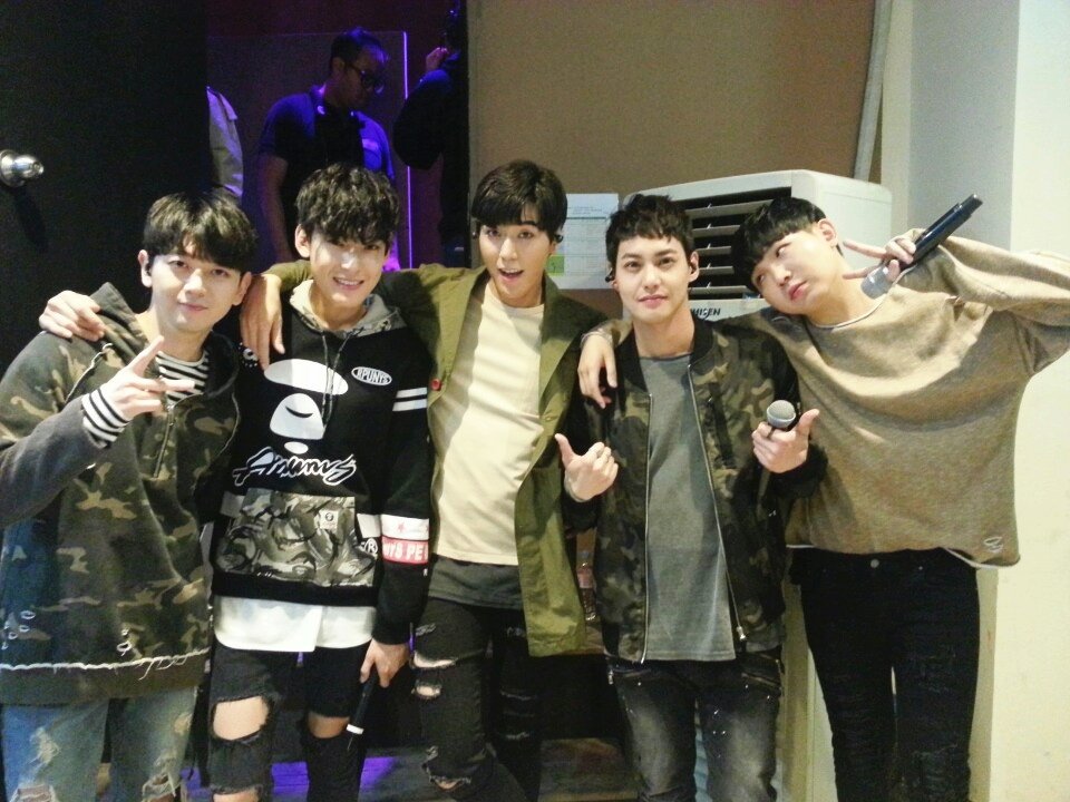 officialjjcc's tweet photo. 오늘 일산까지 와준 #KEY 들 감사합니다💕
즐거운 주말 보내세요! 

#JJCC #심바 #에디 #율 #지카 #산청 https://t.co/C9tIWbbUtY