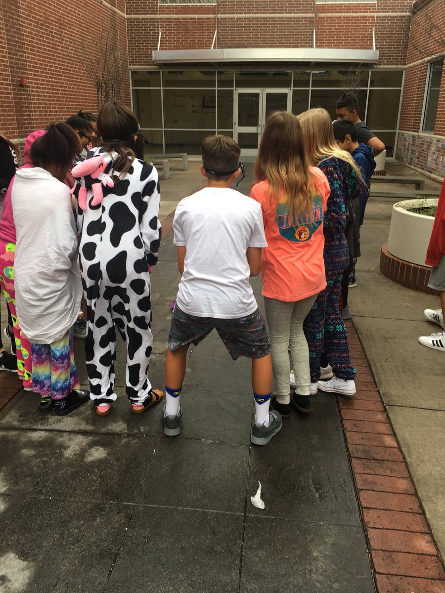 MrsCoachLucas's tweet photo. Last day of Red Ribbon Week...students driving remote control cars with drunk goggles #SchindewolfKISD #redribbonweek2017 #JustSayNo https://t.co/G5Is1PPz85