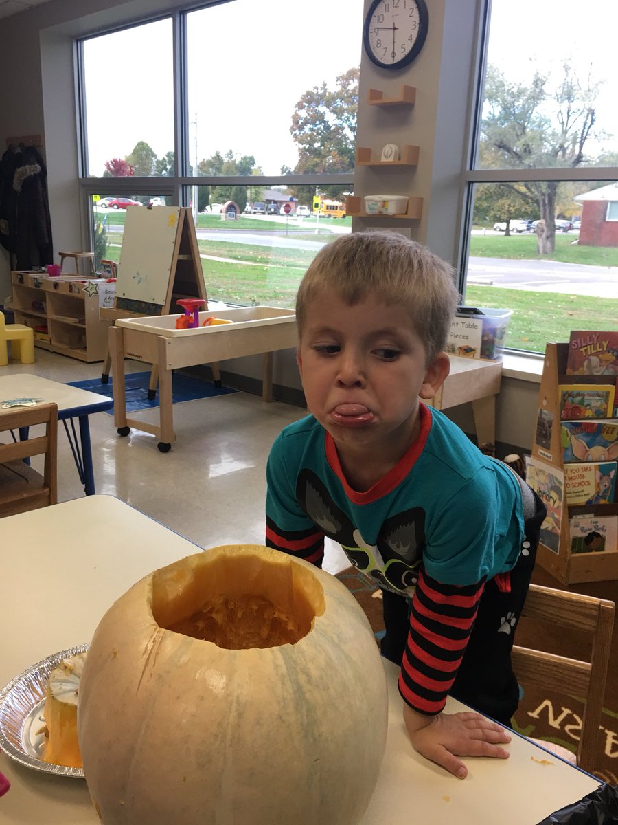 AngieWishard's tweet photo. When the boys are grossed out by the inside of a pumpkin.......the girls take over! #pumpkindiscovery https://t.co/cR04Ew6ROd