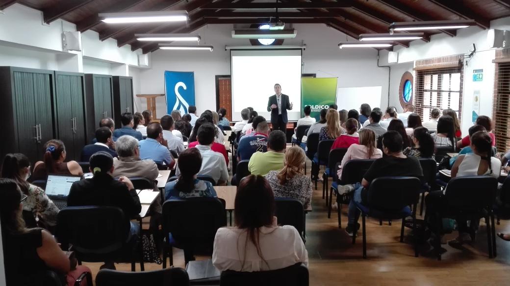 SodicomOficial's tweet photo. #AEstaHora #Sodicom realiza capacitación en Contratos Laborales en #CaliCo con la asistencia de 65 personas. https://t.co/4NNa51rvjC