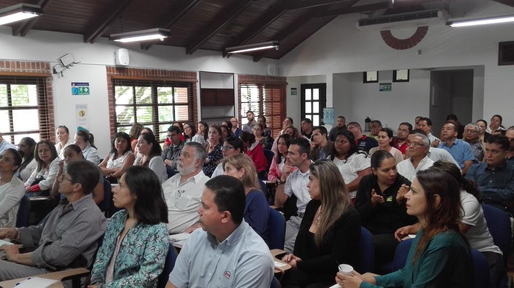 SodicomOficial's tweet photo. #AEstaHora #Sodicom realiza capacitación en Contratos Laborales en #CaliCo con la asistencia de 65 personas. https://t.co/4NNa51rvjC