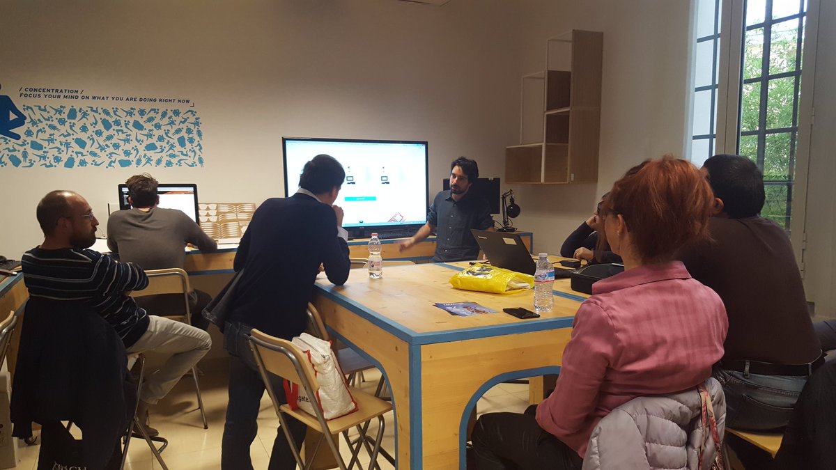 Spazi_Attivi's tweet photo. Si parla di internet of things #IoT nel @FabLabLazio #SpazioAttivo Roma Casilina #EMWeek17 https://t.co/EnLDH1zfQJ