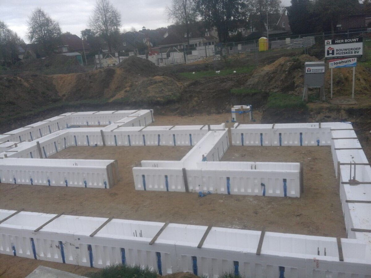 In #hengelo balkenrooster bijna gereed bij bouw woning nabij de IJsbaanweg.