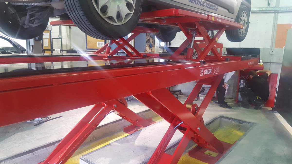 Techplus_Ltd's tweet image. Cooney Motors have new FOX50 Alignment Scissor lift installed