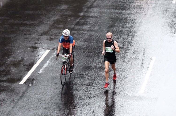 michaelcapper's tweet image. The lead bike calls out 1km to go at last years Jakarta 10km . I defend my Masters title on Sunday .