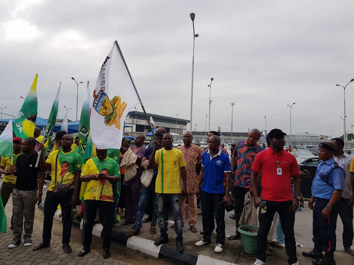 Izubanks's tweet photo. Anambra Election:
Willie Works Into Lagos β
Gov. Willie Obiano Reelection campaign strengthens to Lagos.
#ReElectObiano
#TeamApga https://t.co/wa4jWR0Qv3