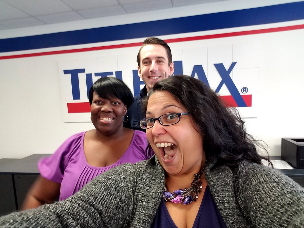 _Y_Martinez_'s tweet photo. Happy Friday from the bestest crew in D1!
#ItsCoolerInPooler
#TMXCares #DomesticViolenceAwareness https://t.co/bhxeQkK3nM