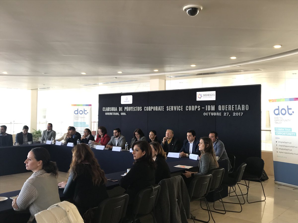 pdeleonbe's tweet photo. 3rd executive presentation @QroMunicipio #CSCMex8 #tourism #promotion #discoverSRJ @citizenIBM @ibm_mx @Hoosier_PRV @KavithaSiva https://t.co/GkJIUBbueM