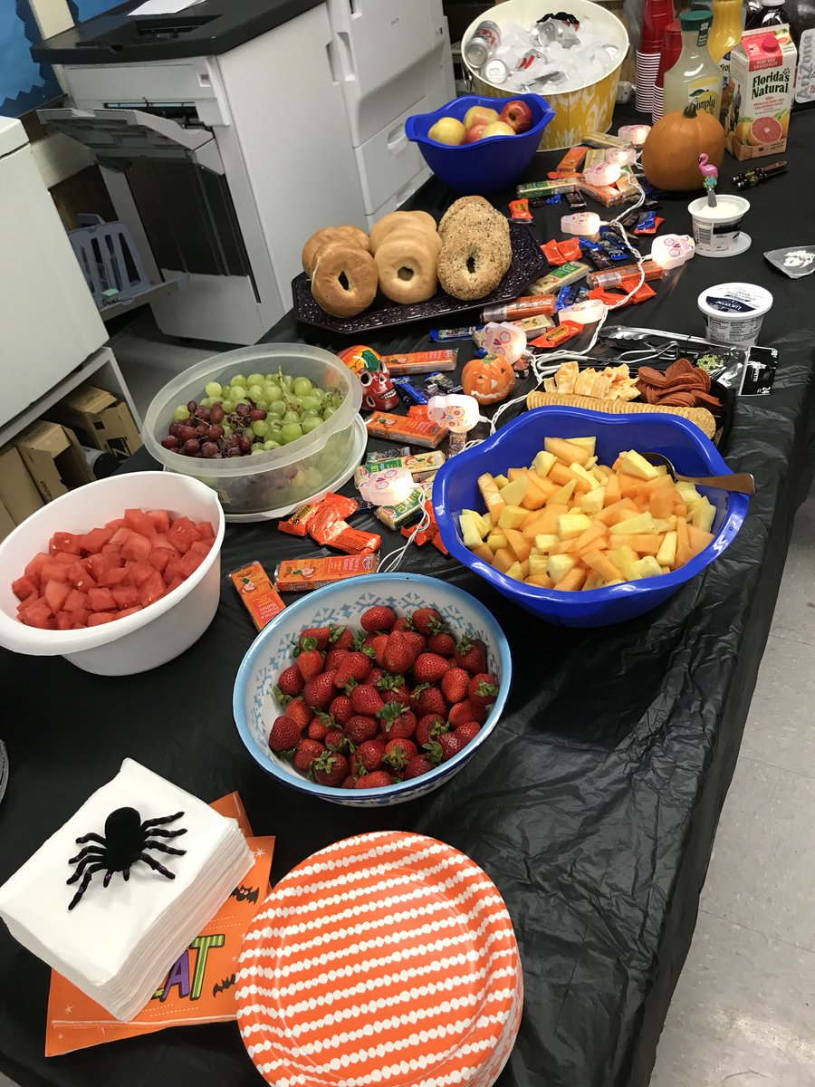 CambridgeMDUSD's tweet photo. The First grade team knows how to celebrate the end of the month! #survivedthemonth #gradelevelfun https://t.co/y5HWG4IJqh