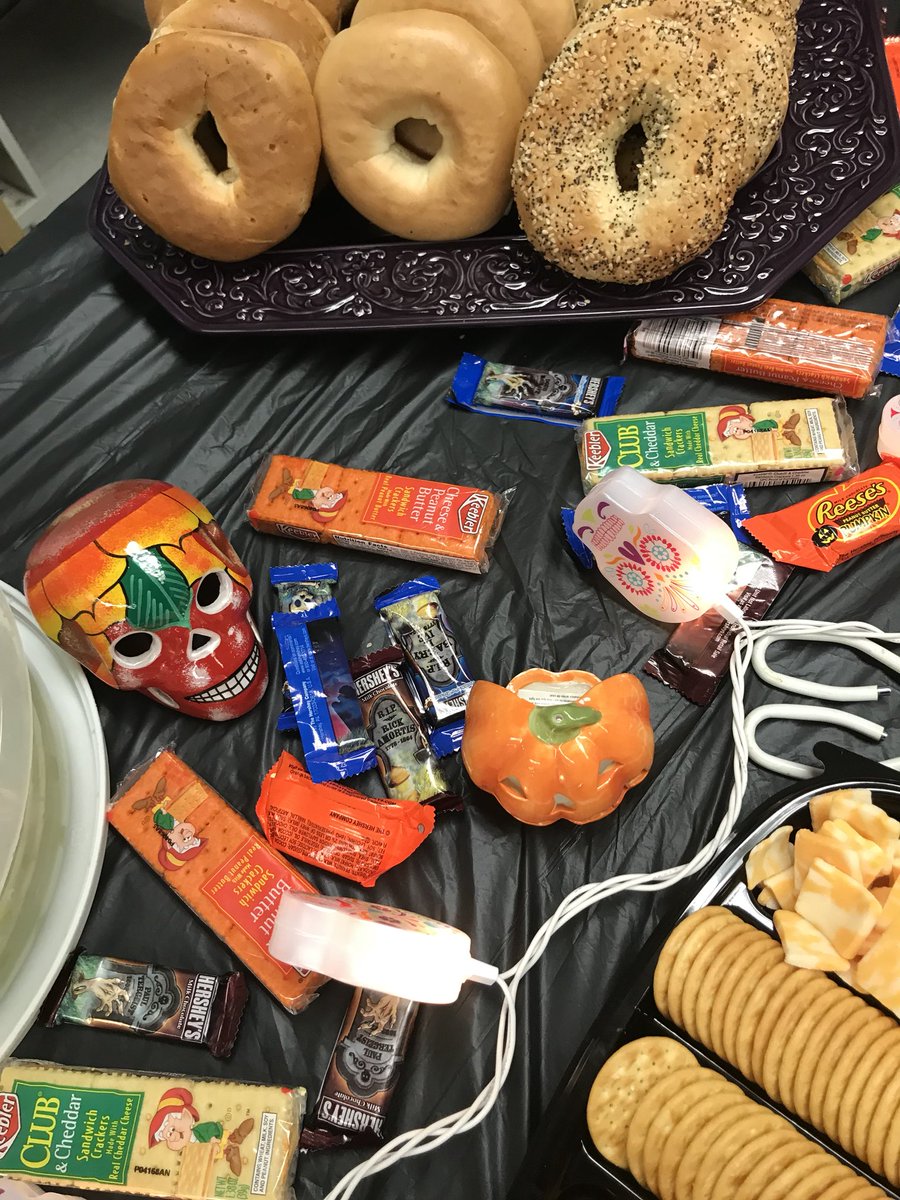 CambridgeMDUSD's tweet photo. The First grade team knows how to celebrate the end of the month! #survivedthemonth #gradelevelfun https://t.co/y5HWG4IJqh
