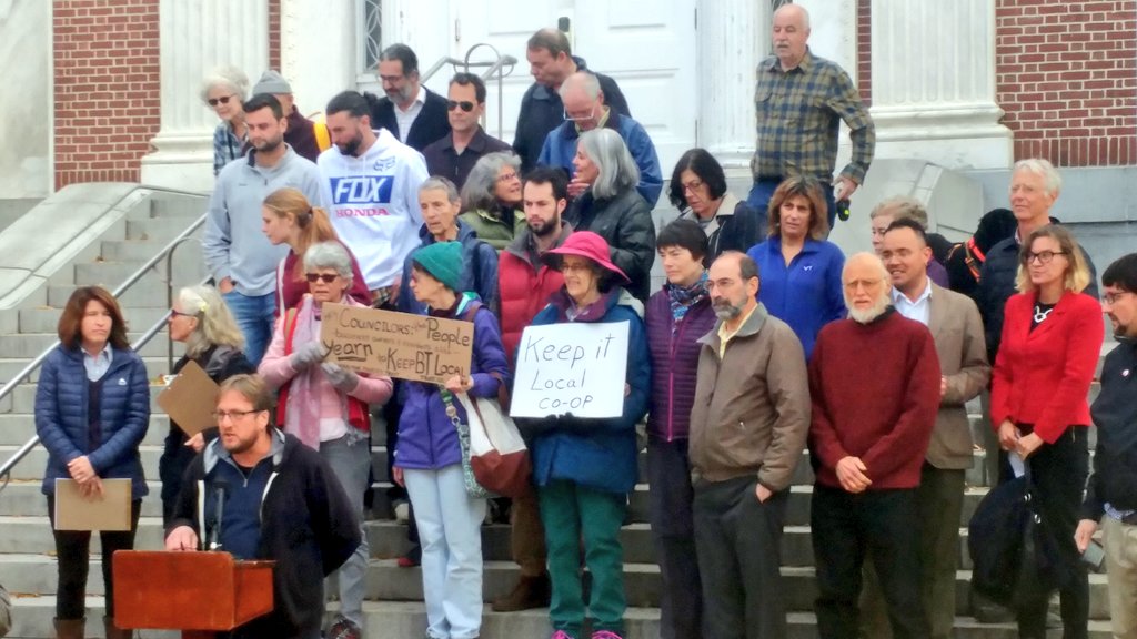 farmerdarrell's tweet photo. .@cjanov (My bud @ShayTotten is all about keeping the power with the people)✊🏻 @Erinish1 @pattysmattyvt @KitBTV @amosedale #keepbtlocal #btv https://t.co/gGG0XCeW8d