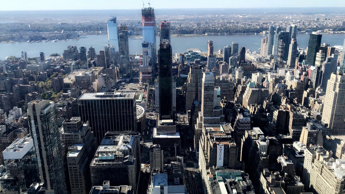 aly_minhal's tweet photo. #TheEmpireStateBuilding #NewYork #102Floor #OnTopOfNYC #TheBigApple https://t.co/cGLzxcQCMI