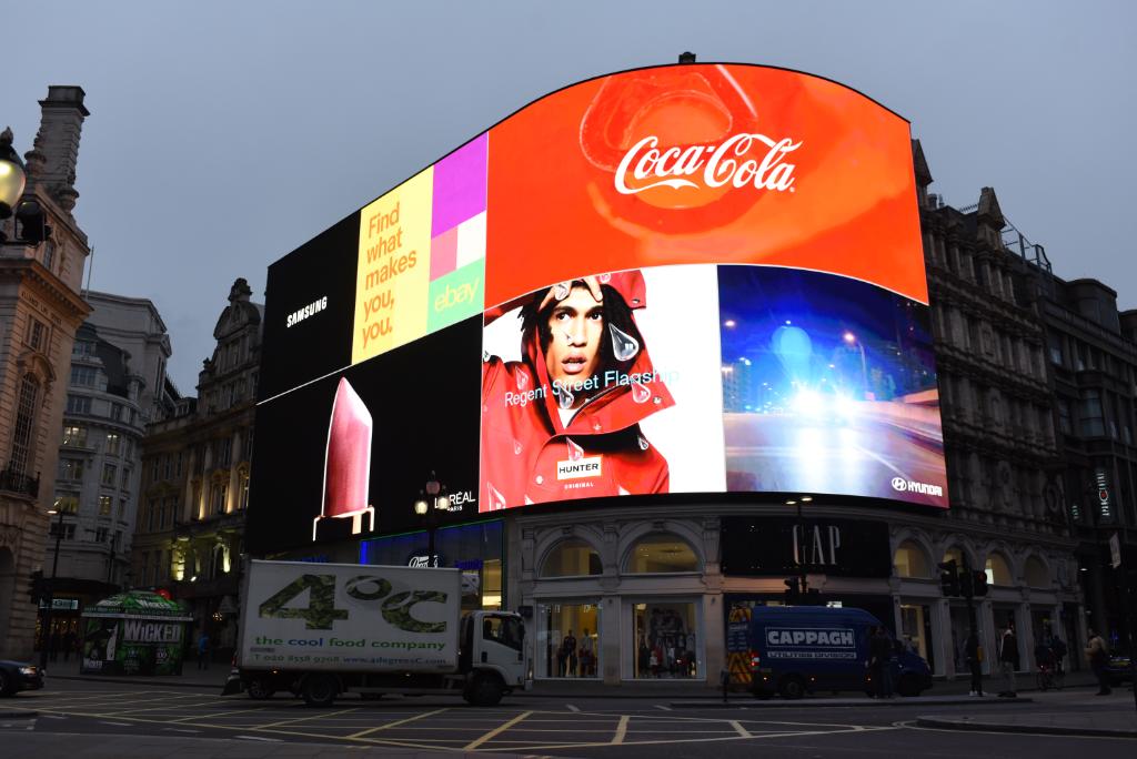 Coca-Cola GB tweet media