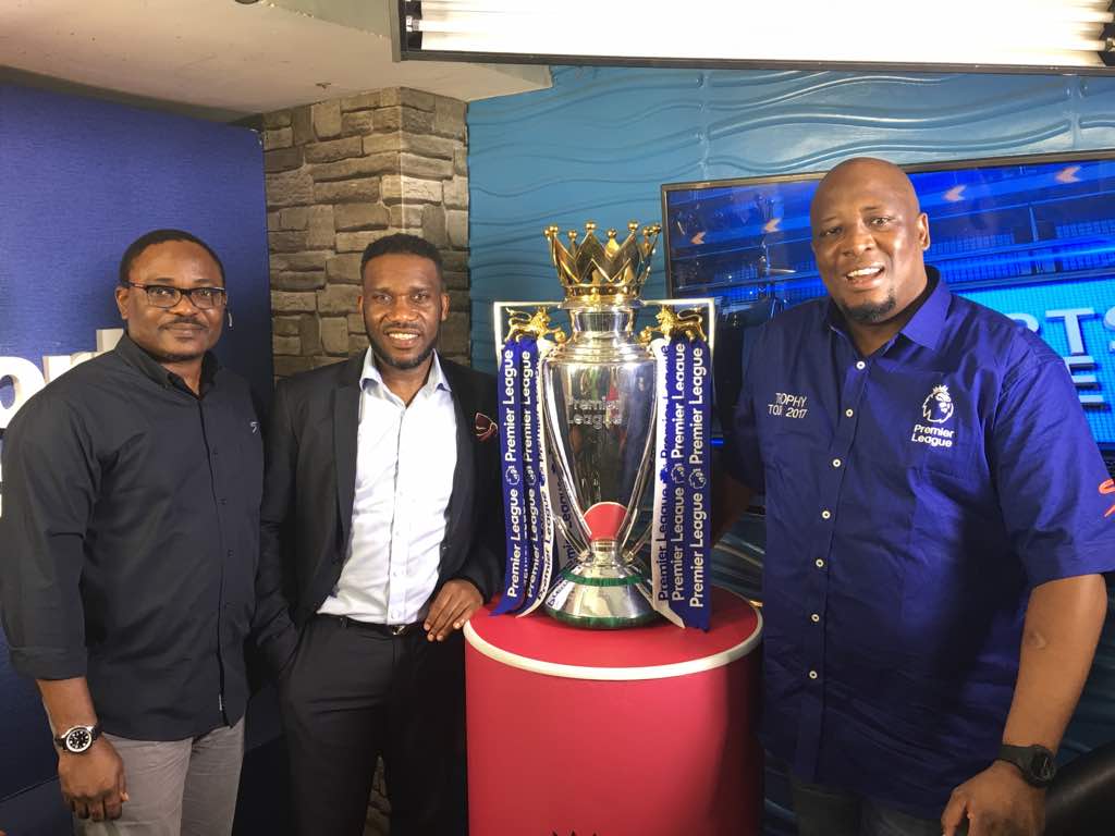 DStvNg's tweet photo. The legend with the legendary trophy! #SSPLTrophyTour #PremierLeague #PLTrophyTour #PremierLeagueTrophy #PremierLeagueTrophyTour https://t.co/rzomTpI1WZ