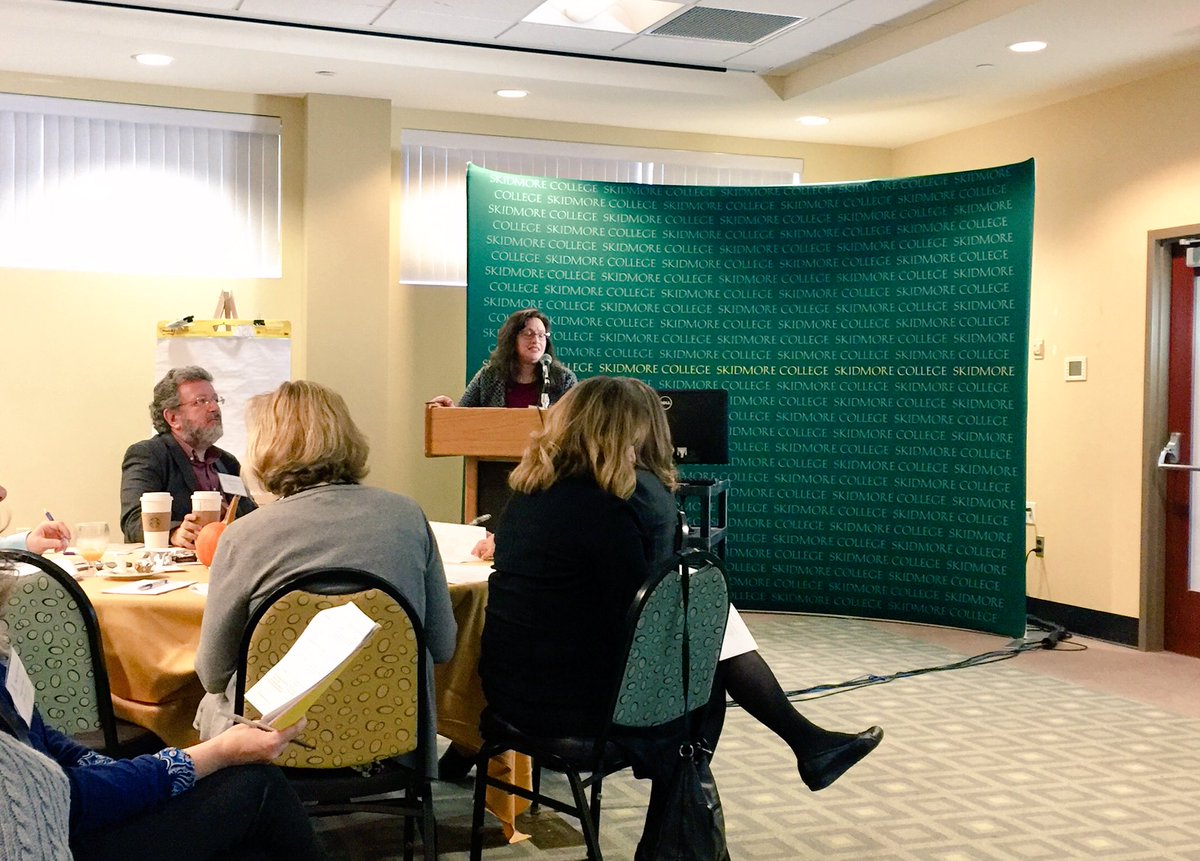 APRANEWYORK's tweet photo. Diving into SEC data with @WorkingLori at #ApraUNY #prospectdevelopment #prospectresearch https://t.co/xzqUmdMLr3